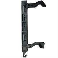 картинка Panasonic Z30189V00XP (F30189V00XP) Крючок двери для СВЧ NN-GM340, NN-GT351, 370, NN-SD361, 381 от магазина Интерком-НН