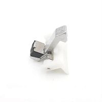 картинка Samsung DC66-00331A Крючок люка для стиральной машины от магазина Интерком-НН